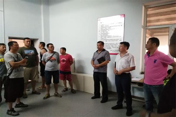 参观马培绪办公地点-器材库.jpg 雷火电竞亚洲官网